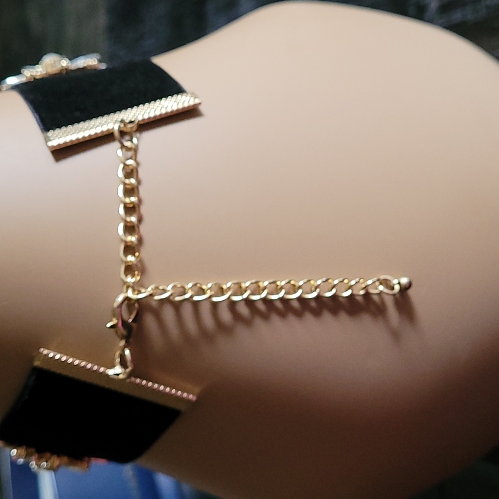 Choker - Picture 3 of 4